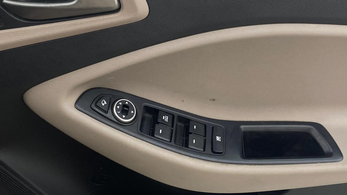 2017 Hyundai Elite i20 SPORTZ 1.2, Petrol, Manual, 56,227 km, Driver Side Door Panels Control