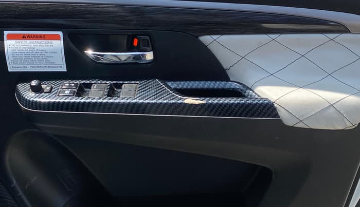 2023 Maruti XL6 ZETA CNG, CNG, Manual, 1,03,816 km, Driver Side Door Panels Control