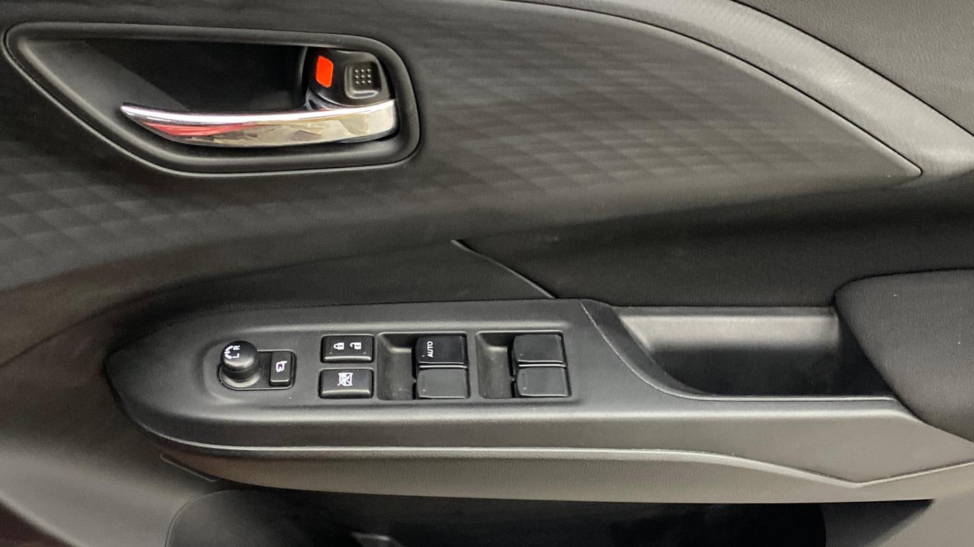 2025 Maruti Swift VXi (O) AMT, Petrol, Automatic, 2,472 km, Driver Side Door Panels Control