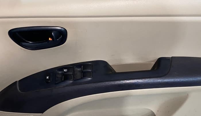 2016 Hyundai i10 MAGNA 1.1, Petrol, Manual, 9,979 km, Driver Side Door Panels Control