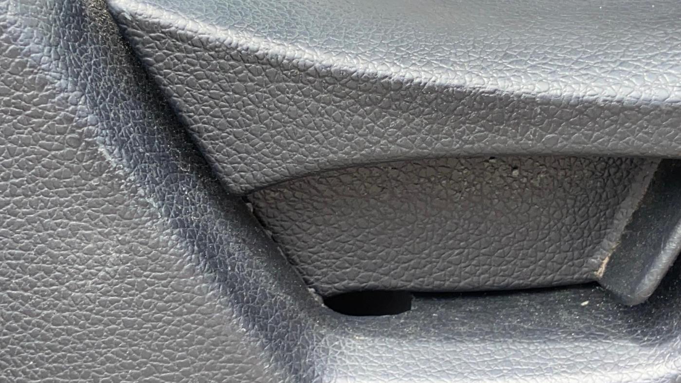 2020 Mahindra XUV300 W6 1.5 DIESEL AMT, Diesel, Automatic, 83,723 km, Driver Side Adjustment Panel