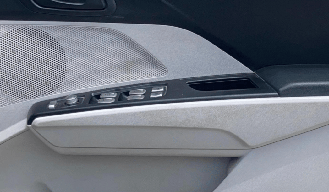 2020 Mahindra XUV300 W6 1.5 DIESEL AMT, Diesel, Automatic, 83,723 km, Driver Side Door Panels Control