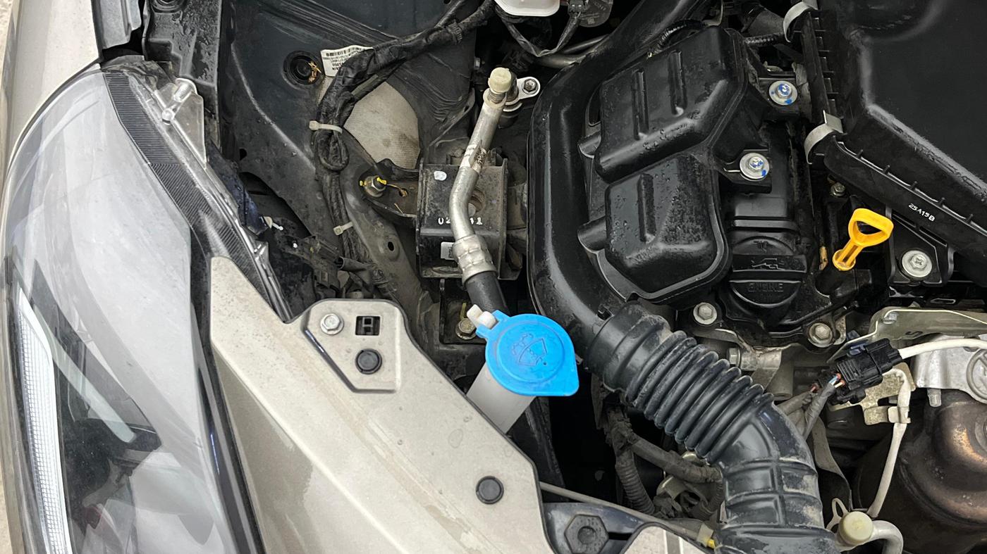 2025 Maruti Swift ZXi AMT, Petrol, Automatic, 11,156 km, Engine View - Right