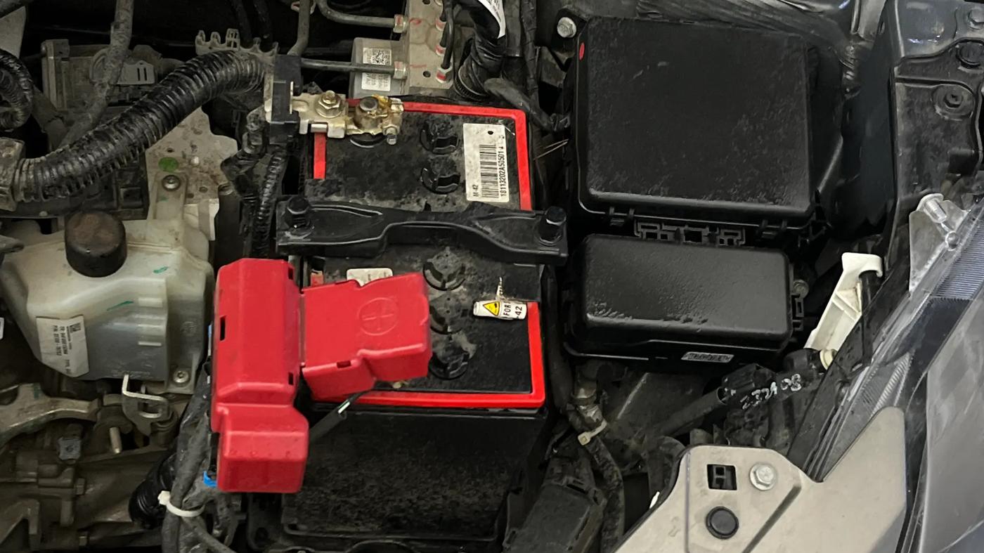 2025 Maruti Swift ZXi AMT, Petrol, Automatic, 11,156 km, Engine View - Left