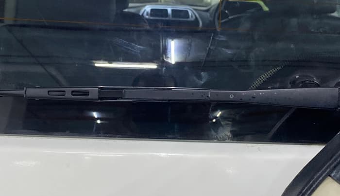 2015 Mahindra TUV300 T8, Diesel, Manual, 81,031 km, Rear Wiper