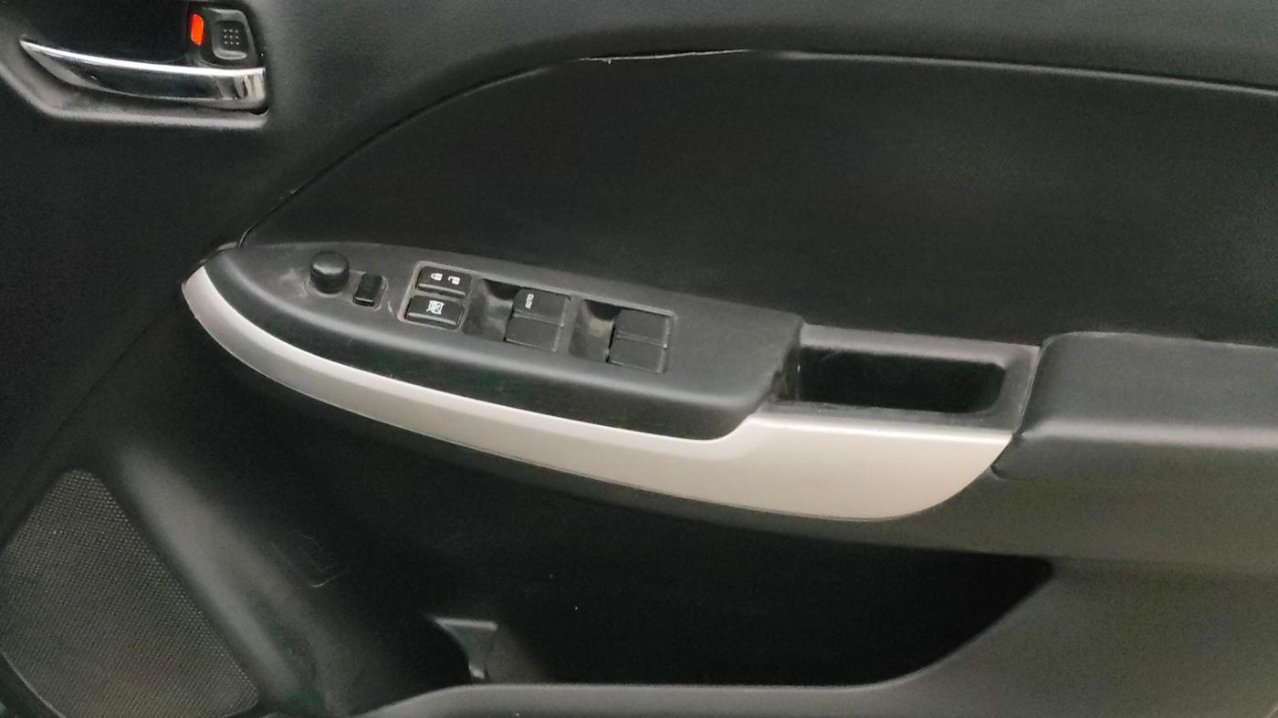 2016 Maruti Baleno DELTA CVT PETROL 1.2, Petrol, Automatic, 80,005 km, Driver Side Door Panels Control