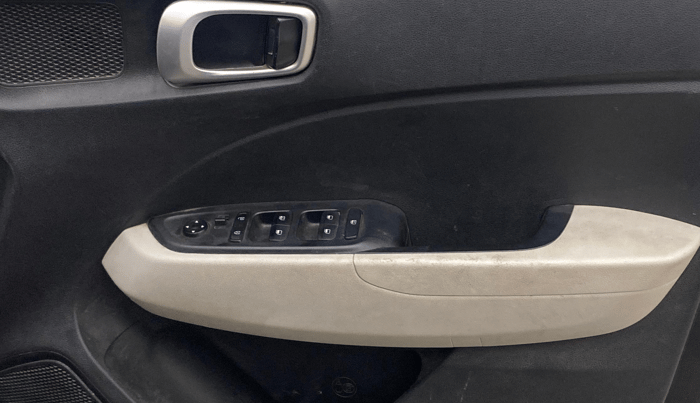 2023 Hyundai VENUE S 1.2, Petrol, Manual, 89,569 km, Driver Side Door Panels Control