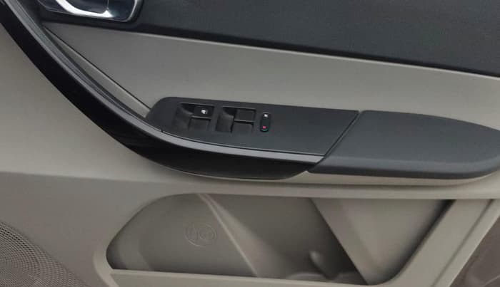 2018 Tata Tiago XZA PETROL, Petrol, Automatic, 27,036 km, Driver Side Door Panels Control