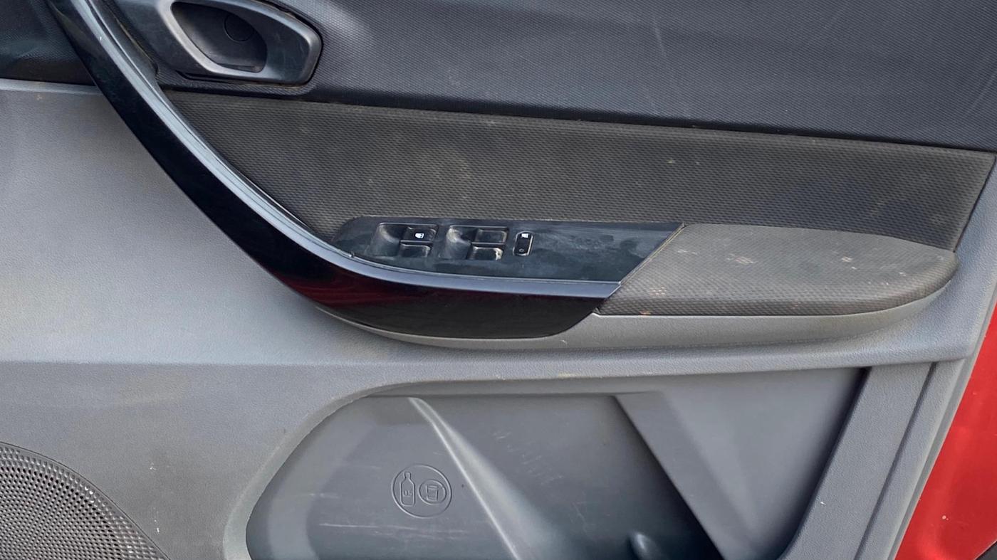 2018 Tata TIGOR XZ PETROL, CNG, Manual, 94,695 km, Driver Side Door Panels Control