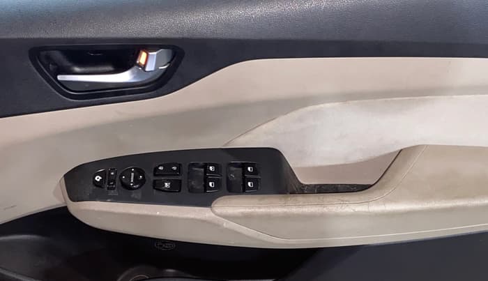 2018 Hyundai Verna 1.6 VTVT SX, Petrol, Manual, 50,549 km, Driver Side Door Panels Control