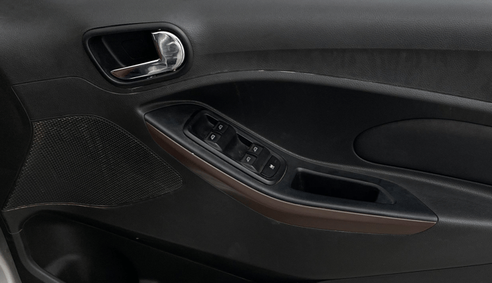 2019 Ford FREESTYLE TITANIUM 1.2 PETROL, Petrol, Manual, 82,703 km, Driver Side Door Panels Control