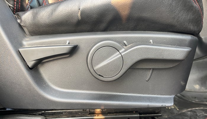 2023 Mahindra Thar LX D 4WD MT CONVERTIBLE, Diesel, Manual, 73,108 km, Driver Side Adjustment Panel