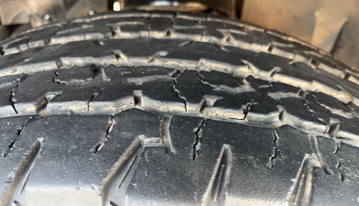 2023 Mahindra Thar LX D 4WD MT CONVERTIBLE, Diesel, Manual, 73,108 km, Left Front Tyre Tread