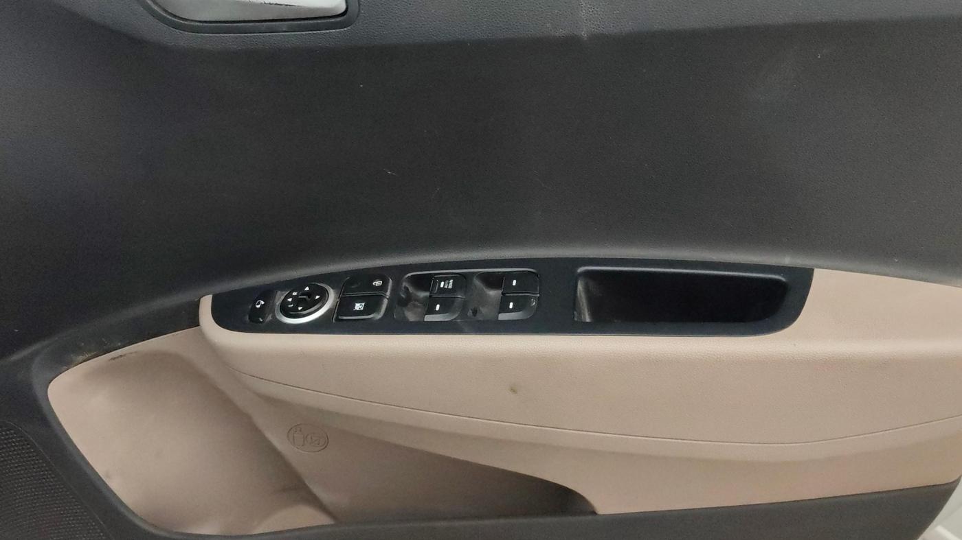 2014 Hyundai Xcent S 1.2, CNG, Manual, 88,393 km, Driver Side Door Panels Control