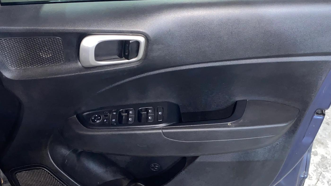 2019 Hyundai VENUE SX PLUS 1.0 TURBO DCT, Petrol, Automatic, 81,692 km, Driver Side Door Panels Control