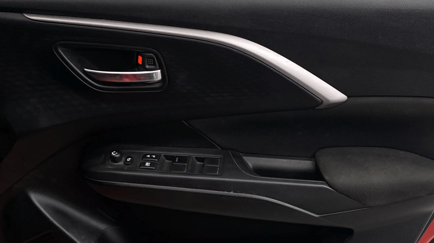 2025 Maruti Swift ZXi AMT, Petrol, Automatic, 62,398 km, Driver Side Door Panels Control