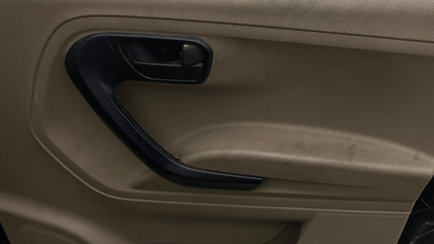 2023 Mahindra BOLERO NEO N 4, Diesel, Manual, 1,08,158 km, Driver Side Door Panels Control
