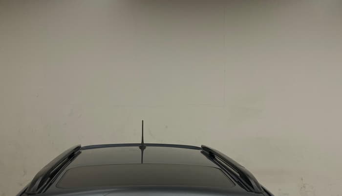 2022 Mahindra XUV300 W8 (O) 1.2 PETROL AMT, Petrol, Automatic, 1,19,785 km, Moonroof/ Sunroof