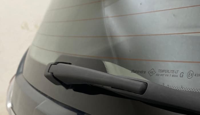 2022 Mahindra XUV300 W8 (O) 1.2 PETROL AMT, Petrol, Automatic, 1,19,785 km, Rear Wiper