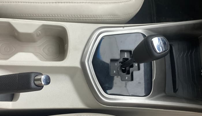 2022 Mahindra XUV300 W8 (O) 1.2 PETROL AMT, Petrol, Automatic, 1,19,785 km, Gear Lever