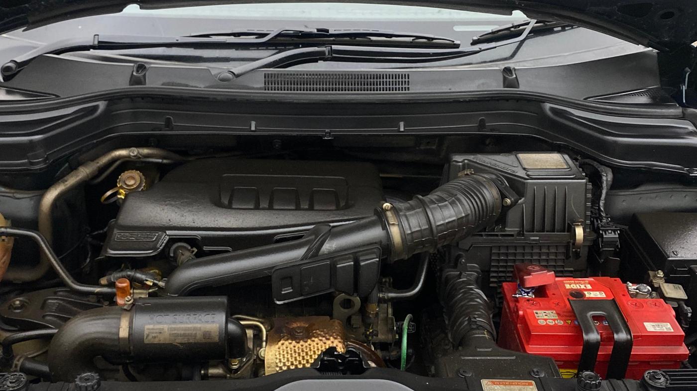 2022 Mahindra XUV300 W8 (O) 1.2 PETROL AMT, Petrol, Automatic, 1,19,785 km, Engine View