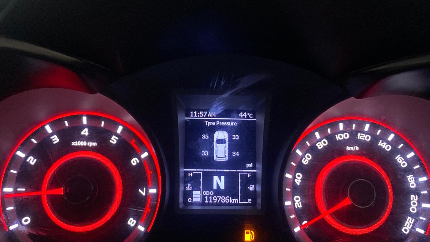 2022 Mahindra XUV300 W8 (O) 1.2 PETROL AMT, Petrol, Automatic, 1,19,785 km, Odometer Image