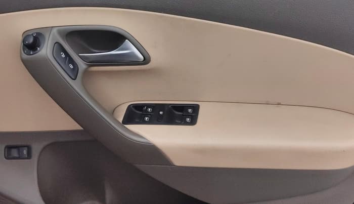 2015 Volkswagen Vento HIGHLINE 1.5 AT, Diesel, Automatic, 1,43,813 km, Driver Side Door Panels Control