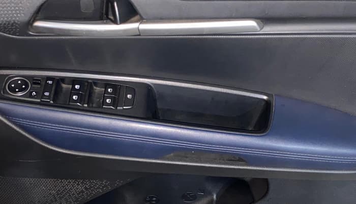 2024 KIA SONET Gravity 1.2 Petrol MT, Petrol, Manual, 12,837 km, Driver Side Door Panels Control