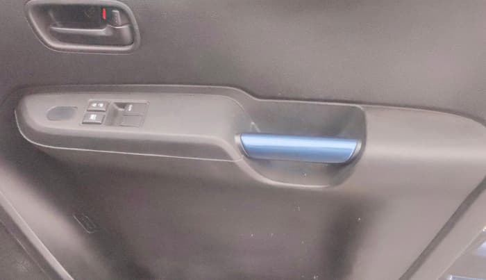 2022 Maruti IGNIS SIGMA 1.2, Petrol, Manual, 23,218 km, Driver Side Door Panels Control