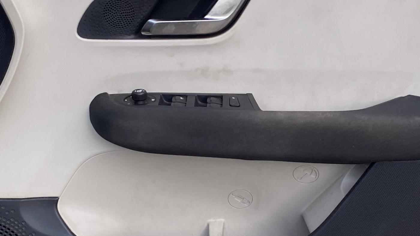 2023 Tata ALTROZ XZ PLUS DIESEL, Diesel, Manual, 57,608 km, Driver Side Door Panels Control