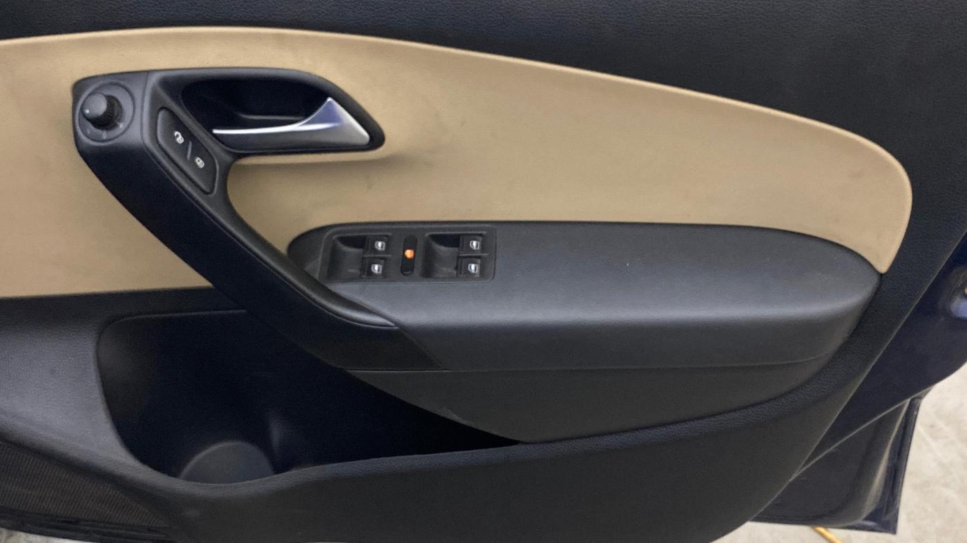 2015 Volkswagen Polo HIGHLINE1.5L, Diesel, Manual, 89,343 km, Driver Side Door Panels Control