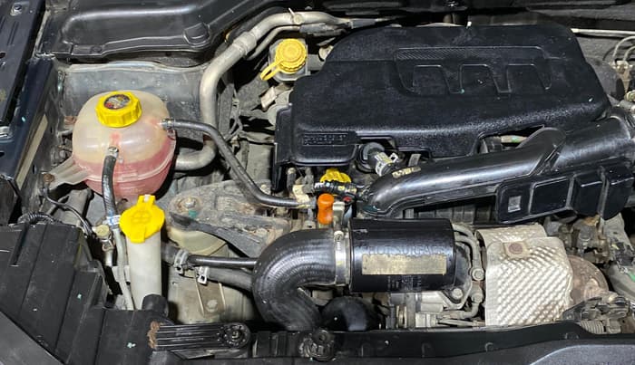 2021 Mahindra XUV300 W8 (O) 1.2 PETROL, Petrol, Manual, 93,983 km, Engine View - Right