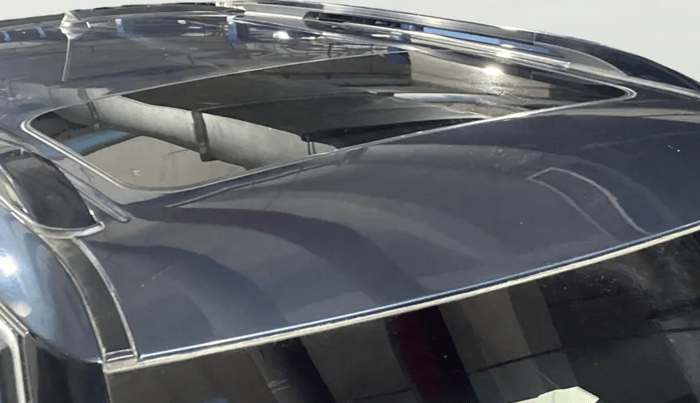 2021 Mahindra XUV300 W8 (O) 1.2 PETROL, Petrol, Manual, 93,983 km, Moonroof/ Sunroof