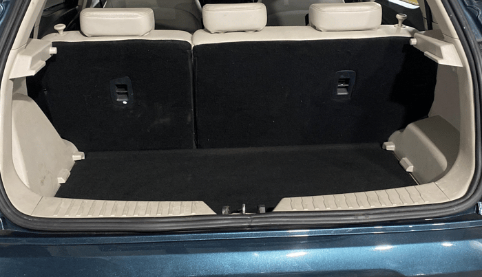 2021 Mahindra XUV300 W8 (O) 1.2 PETROL, Petrol, Manual, 93,983 km, Boot Inside