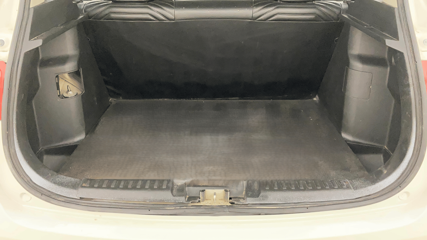 2018 Maruti Vitara Brezza VDI, Diesel, Manual, 1,10,839 km, Boot Inside