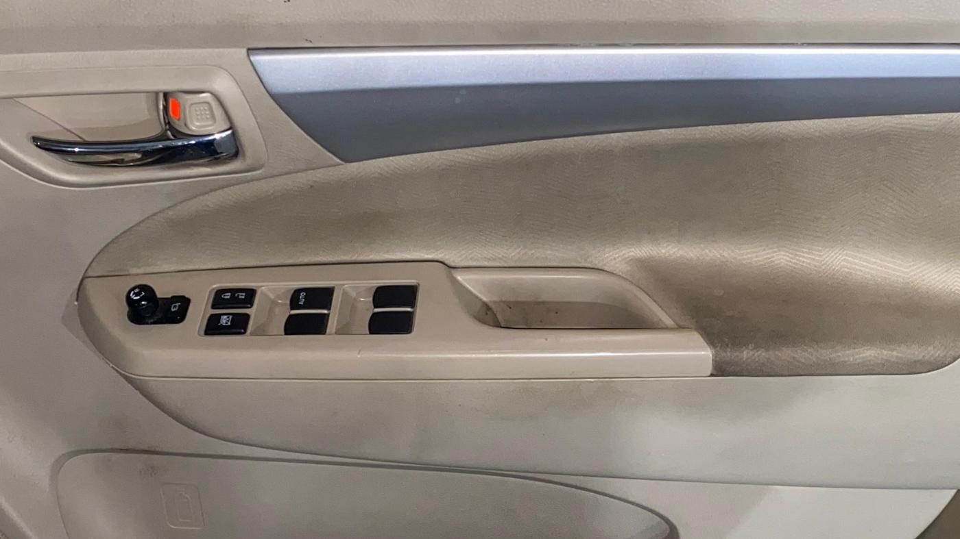 2017 Maruti Ertiga VXI, Petrol, Manual, 52,309 km, Driver Side Door Panels Control