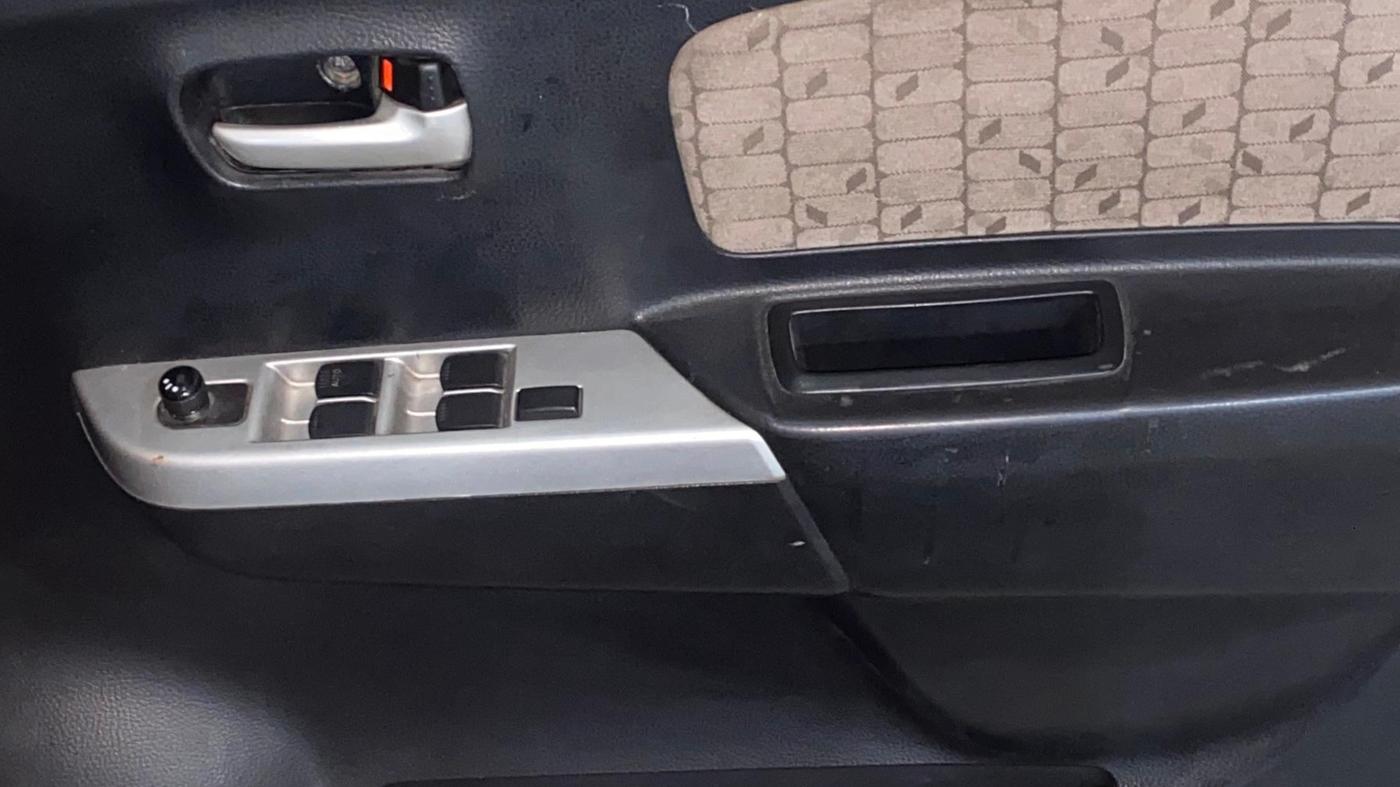 2014 Maruti Wagon R 1.0 VXI, Petrol, Manual, 81,173 km, Driver Side Door Panels Control