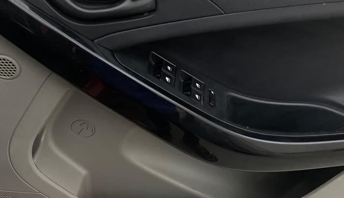 2018 Tata NEXON XM PETROL, Petrol, Manual, 71,164 km, Driver Side Door Panels Control