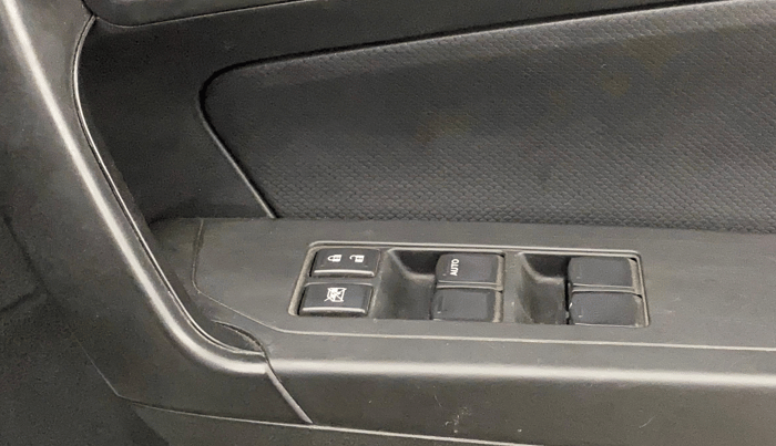 2020 Maruti Vitara Brezza LXI, Petrol, Manual, 48,553 km, Driver Side Door Panels Control