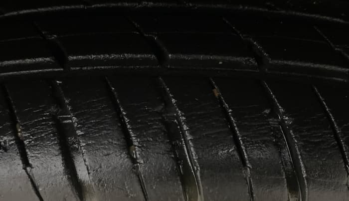 2018 Renault Kwid CLIMBER 1.0 AMT, Petrol, Automatic, 31,434 km, Left Rear Tyre Tread