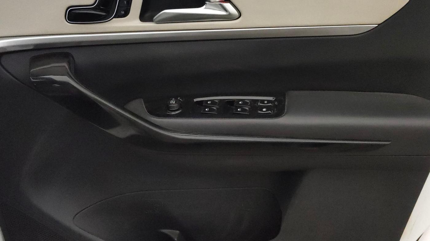2024 Mahindra XUV700 AX 7 LUXURY D AT 7 STR, Diesel, Automatic, 52,611 km, Driver Side Door Panels Control