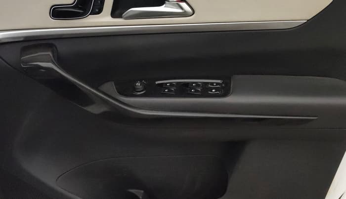 2024 Mahindra XUV700 AX 7 LUXURY D AT 7 STR, Diesel, Automatic, 52,611 km, Driver Side Door Panels Control