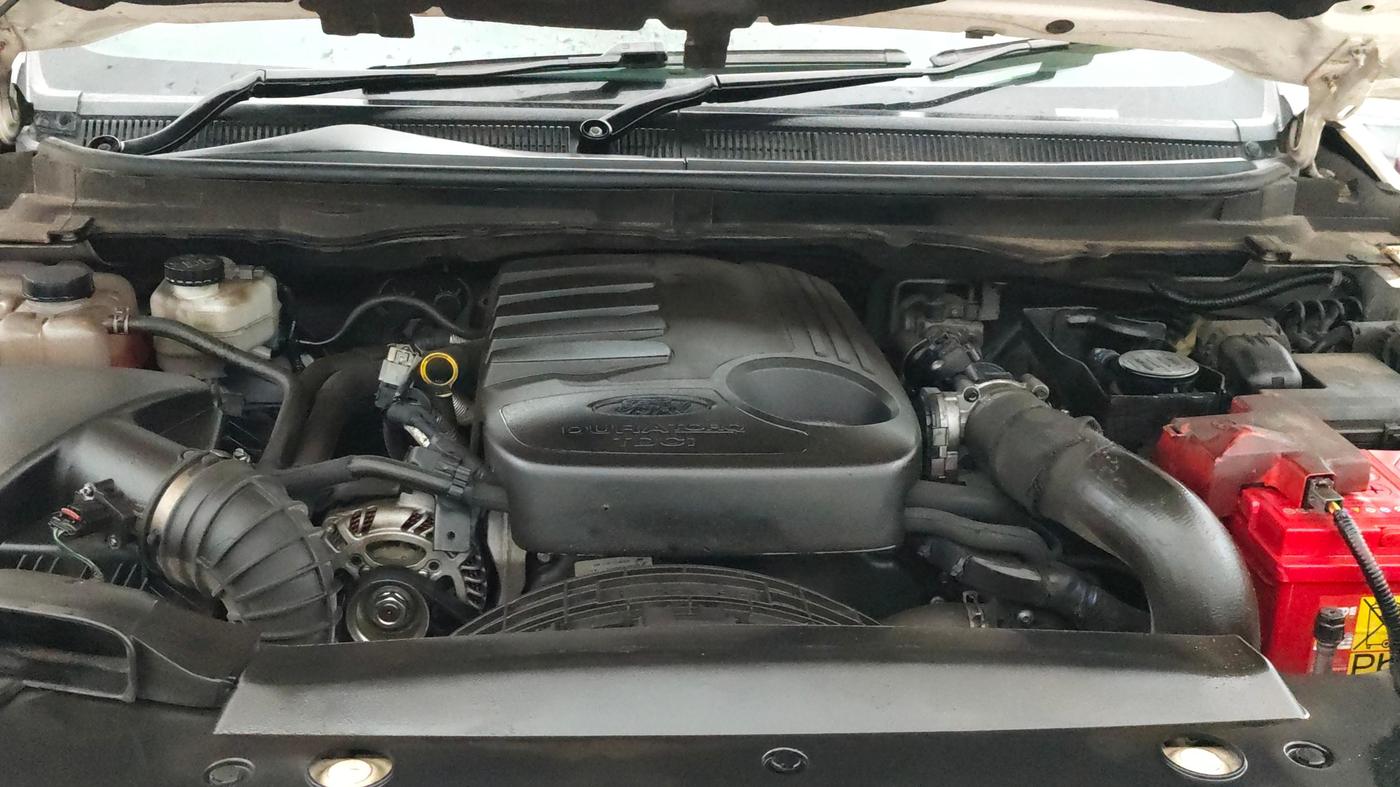 2017 Ford Endeavour TITANIUM 3.2 4X4 AT, Diesel, Automatic, 86,194 km, Engine View