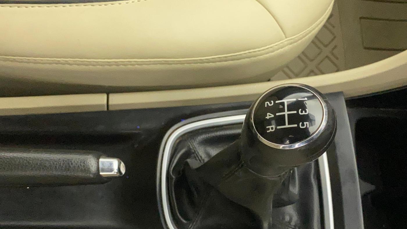 2017 Maruti Ciaz DELTA 1.4 MT PETROL, Petrol, Manual, 92,709 km, Gear Lever