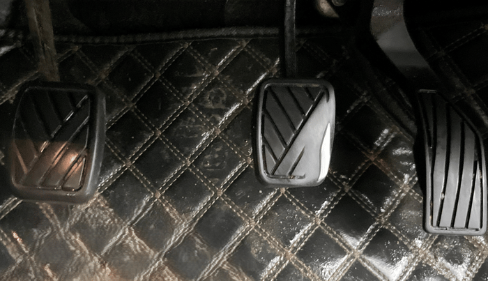 2016 Maruti Swift LXI (O), Petrol, Manual, 94,726 km, Pedals