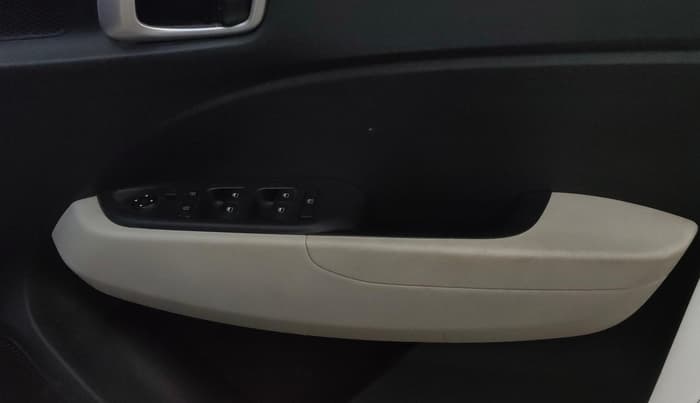 2023 Hyundai VENUE S 1.2, Petrol, Manual, 23,248 km, Driver Side Door Panels Control