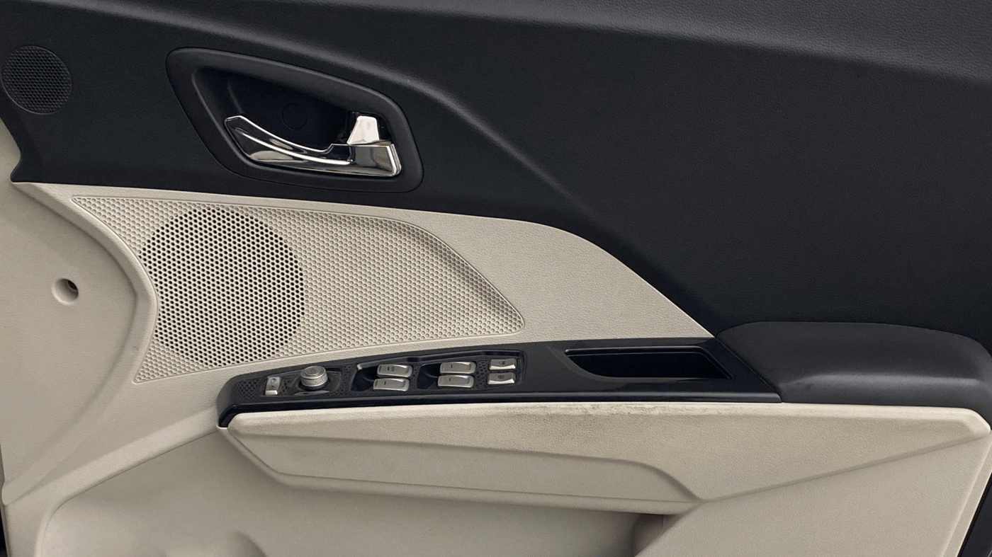 2019 Mahindra XUV300 W8 (O) 1.2 PETROL, Petrol, Manual, 82,849 km, Driver Side Door Panels Control