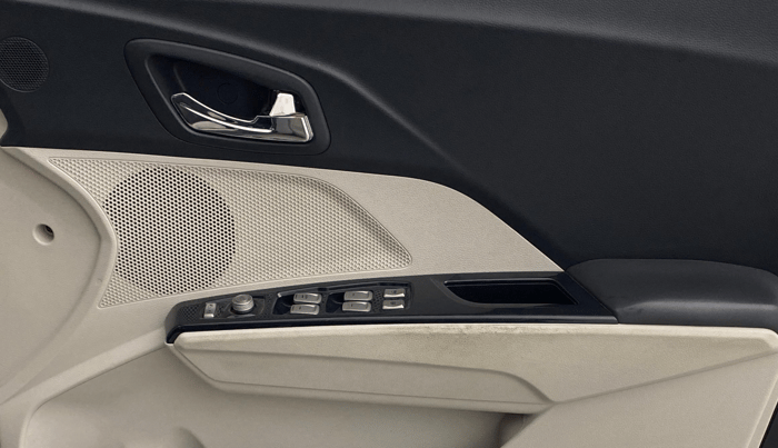 2019 Mahindra XUV300 W8 (O) 1.2 PETROL, Petrol, Manual, 82,849 km, Driver Side Door Panels Control