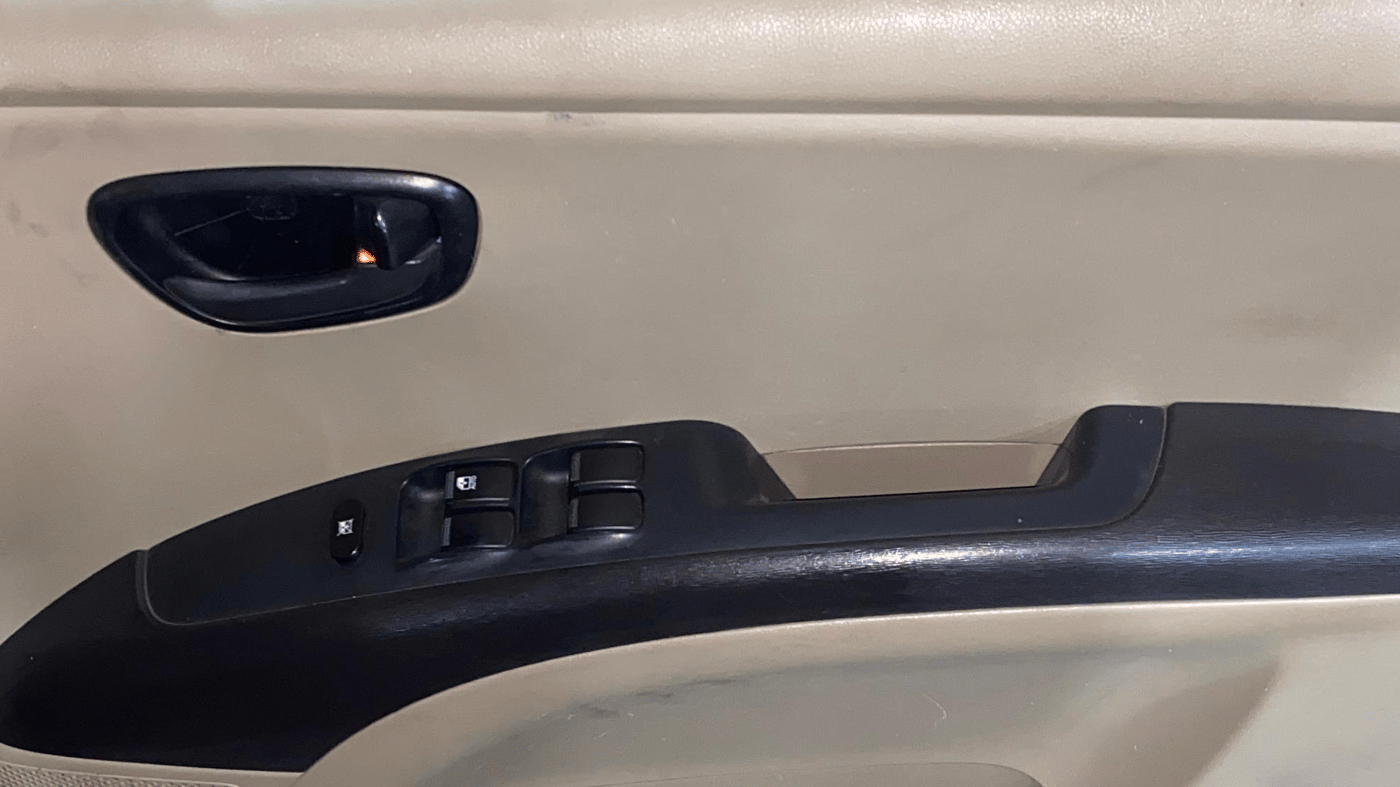 2016 Hyundai i10 MAGNA 1.1, Petrol, Manual, 48,763 km, Driver Side Door Panels Control