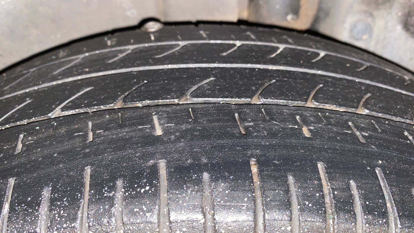 2014 Maruti Ertiga VXI, Petrol, Manual, 85,759 km, Left Rear Tyre Tread
